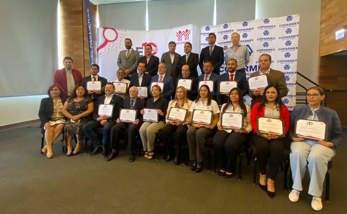 Reconocen a empresas potosinas por cumplimiento en cuotas ante INFONAVIT 