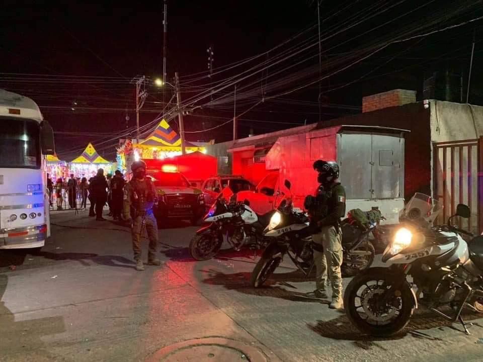 Detonaciones por petardos causan pánico en Tamasopo y dejan dos policías lesionados