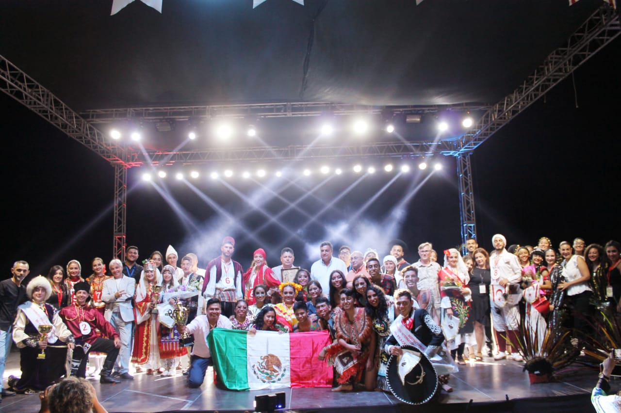 Ballet Folklórico de la Huasteca gana festival "Uluslar Arasi Halk Danslari"