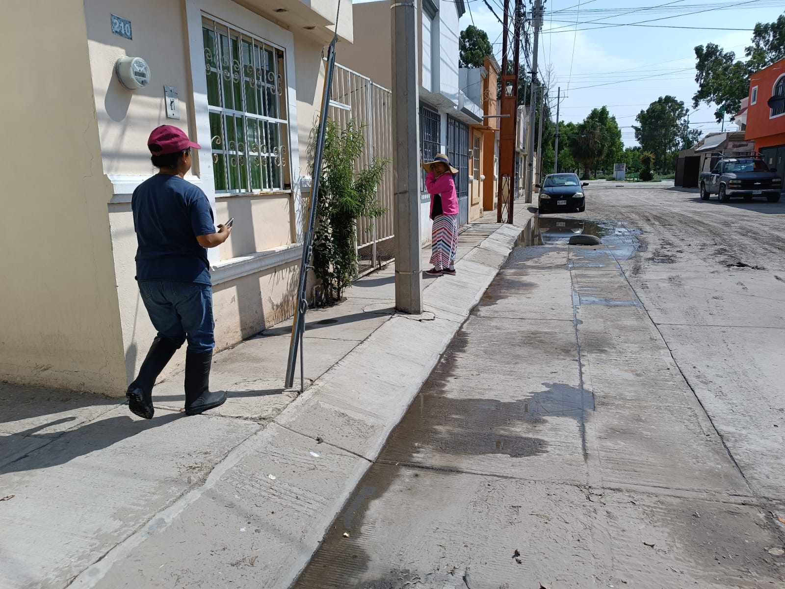 Vecinos temen perder su patrimonio por inundaciones en la calle Santander, municipio de Soledad