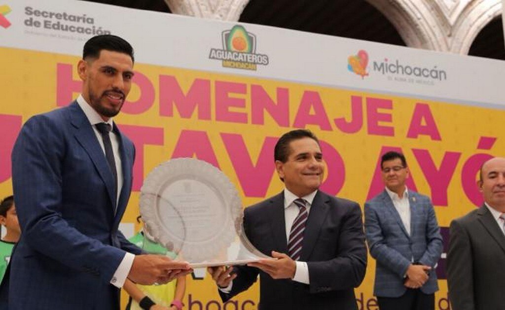  Gustavo Ayón es nombrado embajador de Michoacán