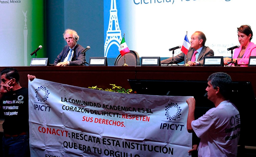 Investigadores del IPICYT se manifiestan en foro