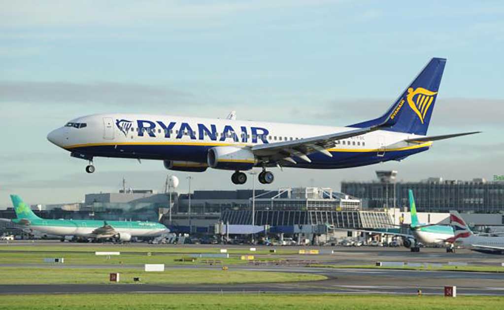 Avión aterriza de emergencia en Alemania tras pérdida de presión; hay 33 heridos