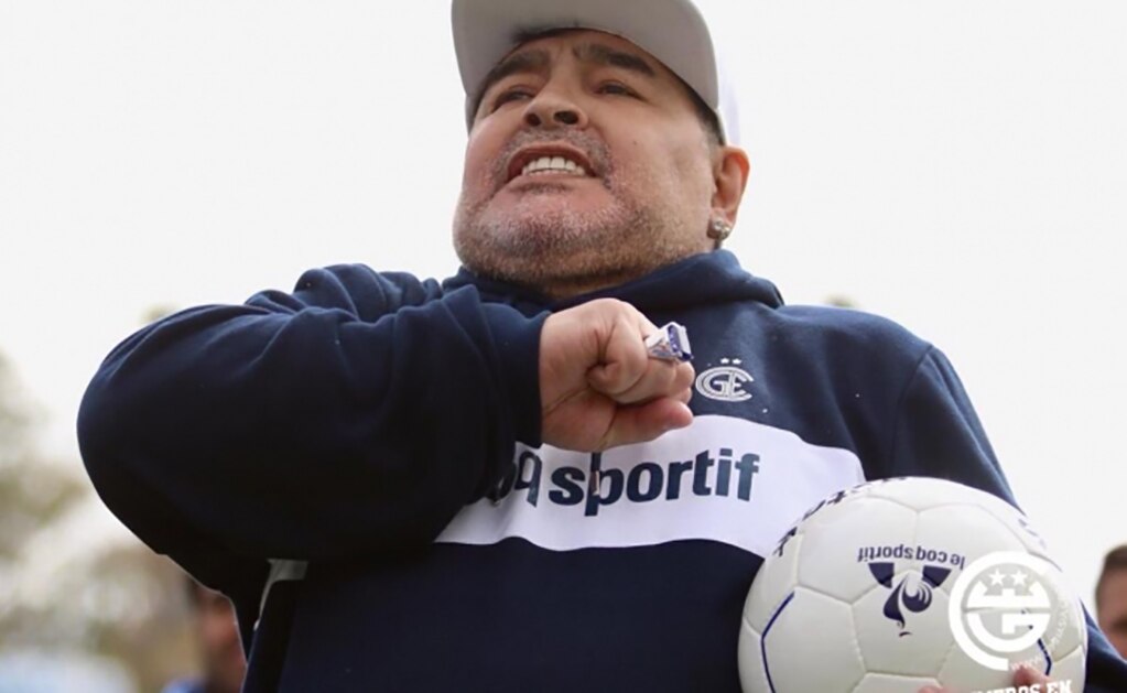 Maradona deja de ser director técnico del Gimnasia