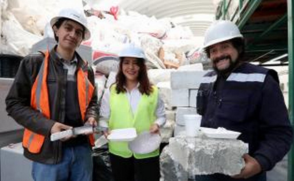 Jóvenes mexicanos crean máquina para reciclar unicel