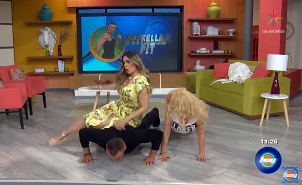 Galilea Montijo resbaló de la espalda de Diego Di Marco. Foto: Captura de pantalla