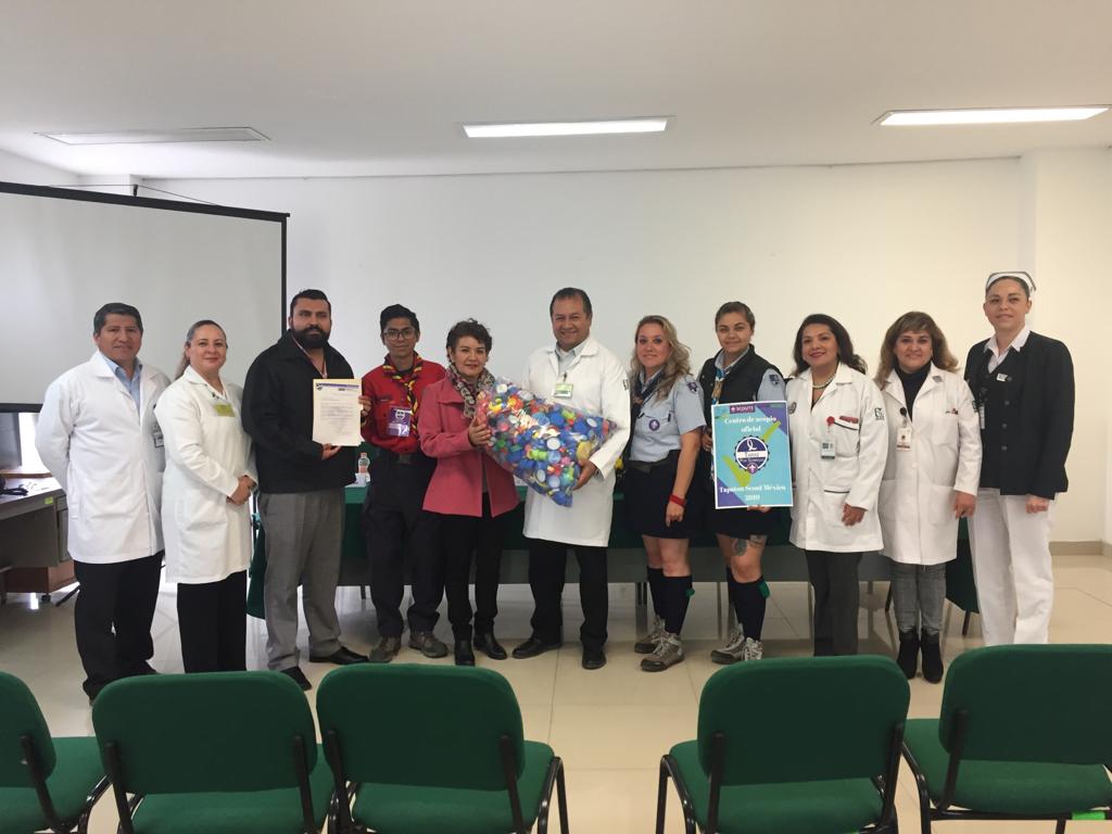 Entrega IMSS 58 kilos de tapas pet a asociación AMANC