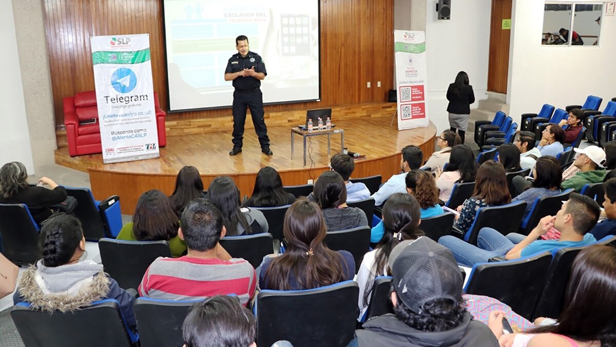 Imparten conferencia sobre delitos cibernéticos