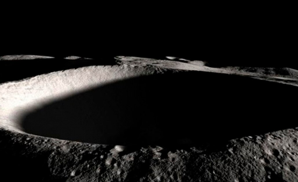 Cráteres lunares almacenan millones de toneladas de hielo