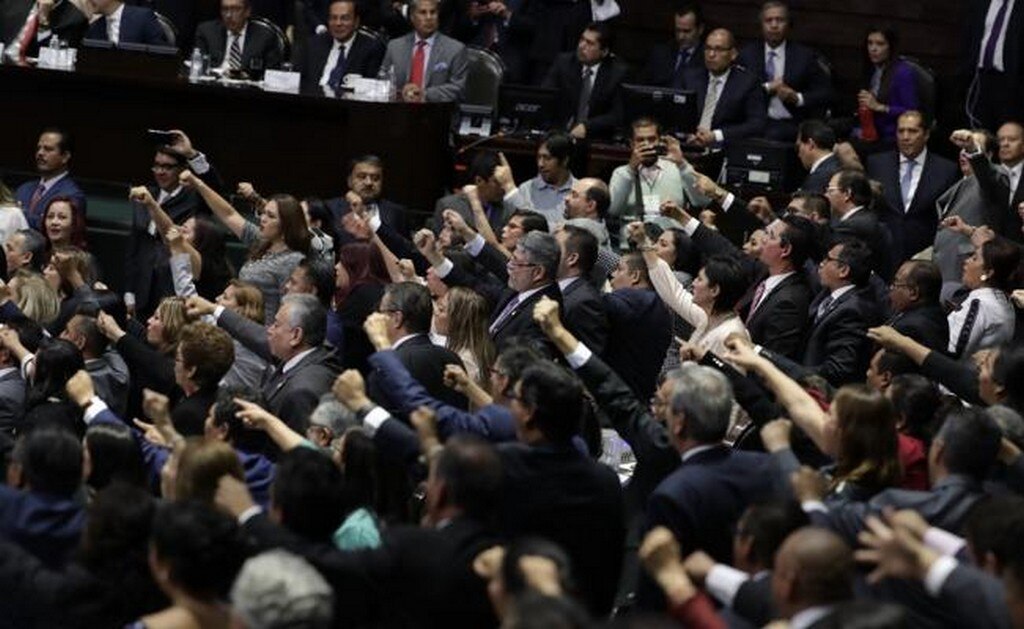 Alistan ley para que funcionarios no ganen más que el Presidente