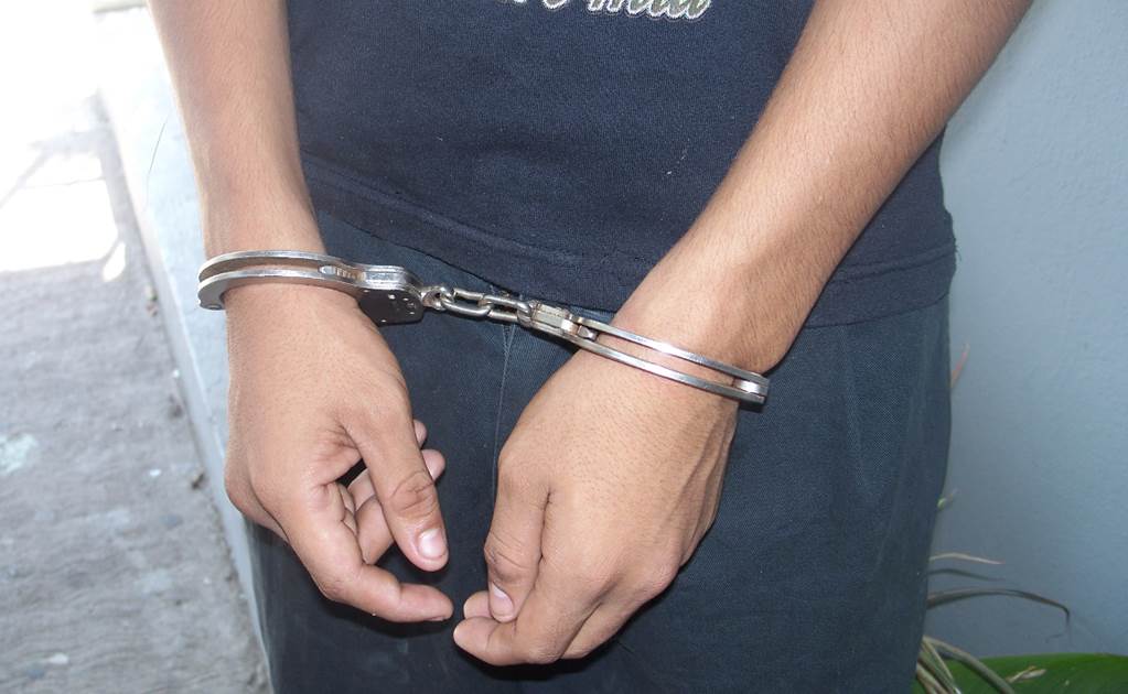 Aseguran a hombre por portar arma prohibida