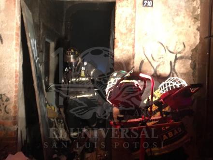 Se incendia finca en calle Guillermo Prieto