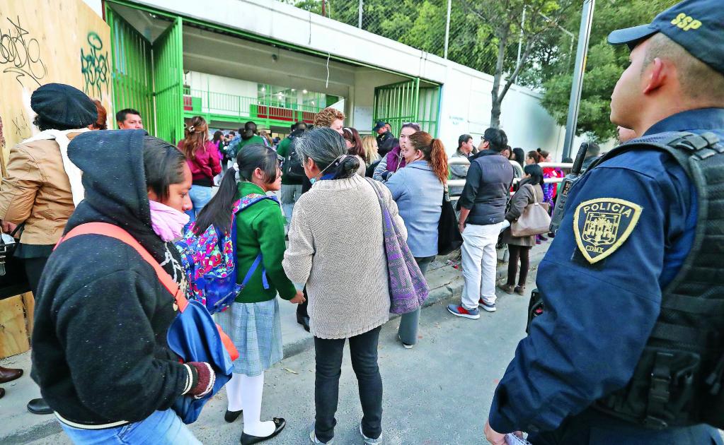 Se acaban las vacaciones, regresan a clases 25 millones de estudiantes