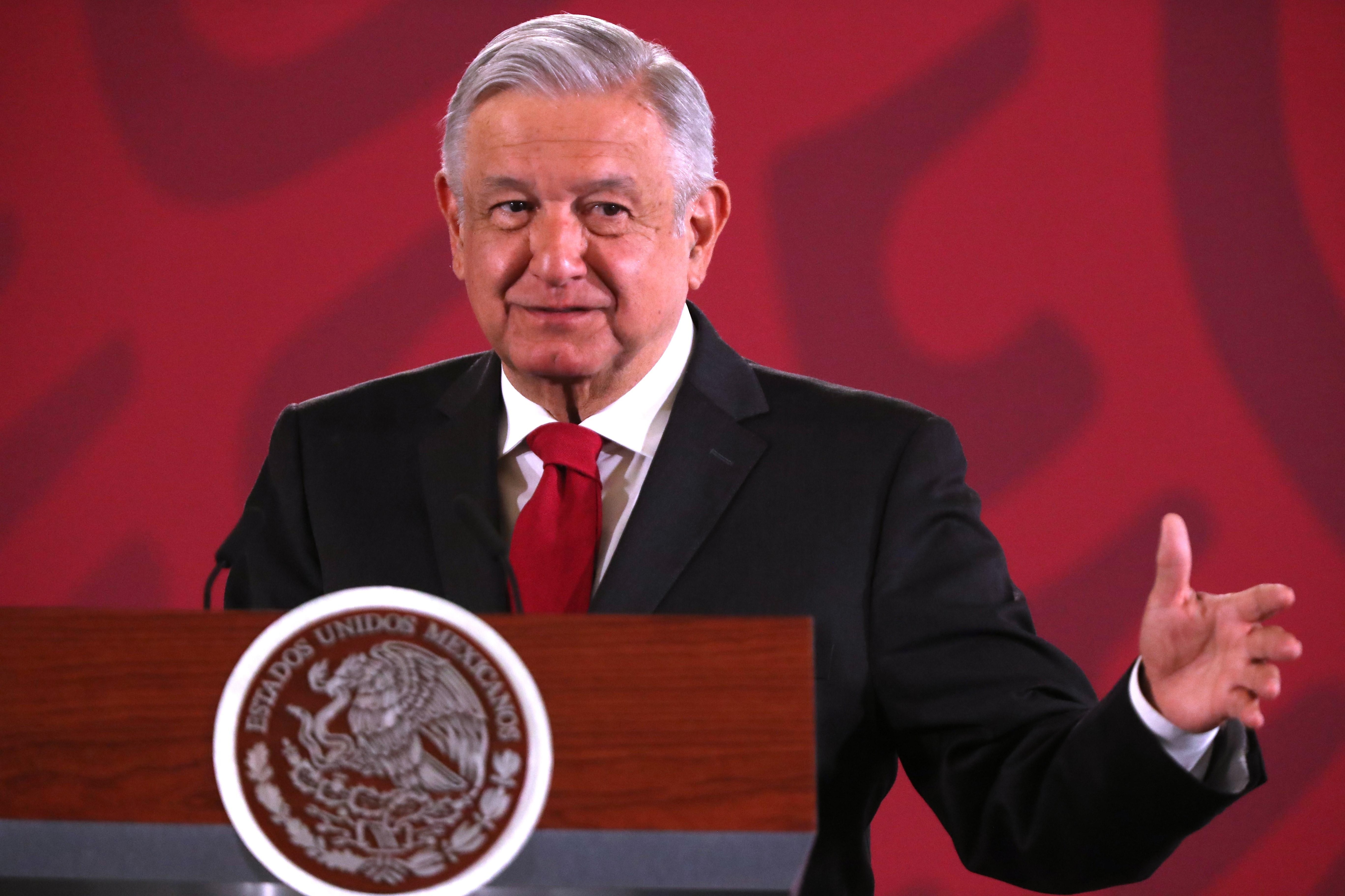 Pide AMLO quitar fuero para todos los delitos a diputados y senadores