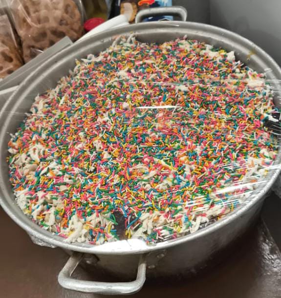 Preparación de la capirotada, postre típico de la Cuaresma.