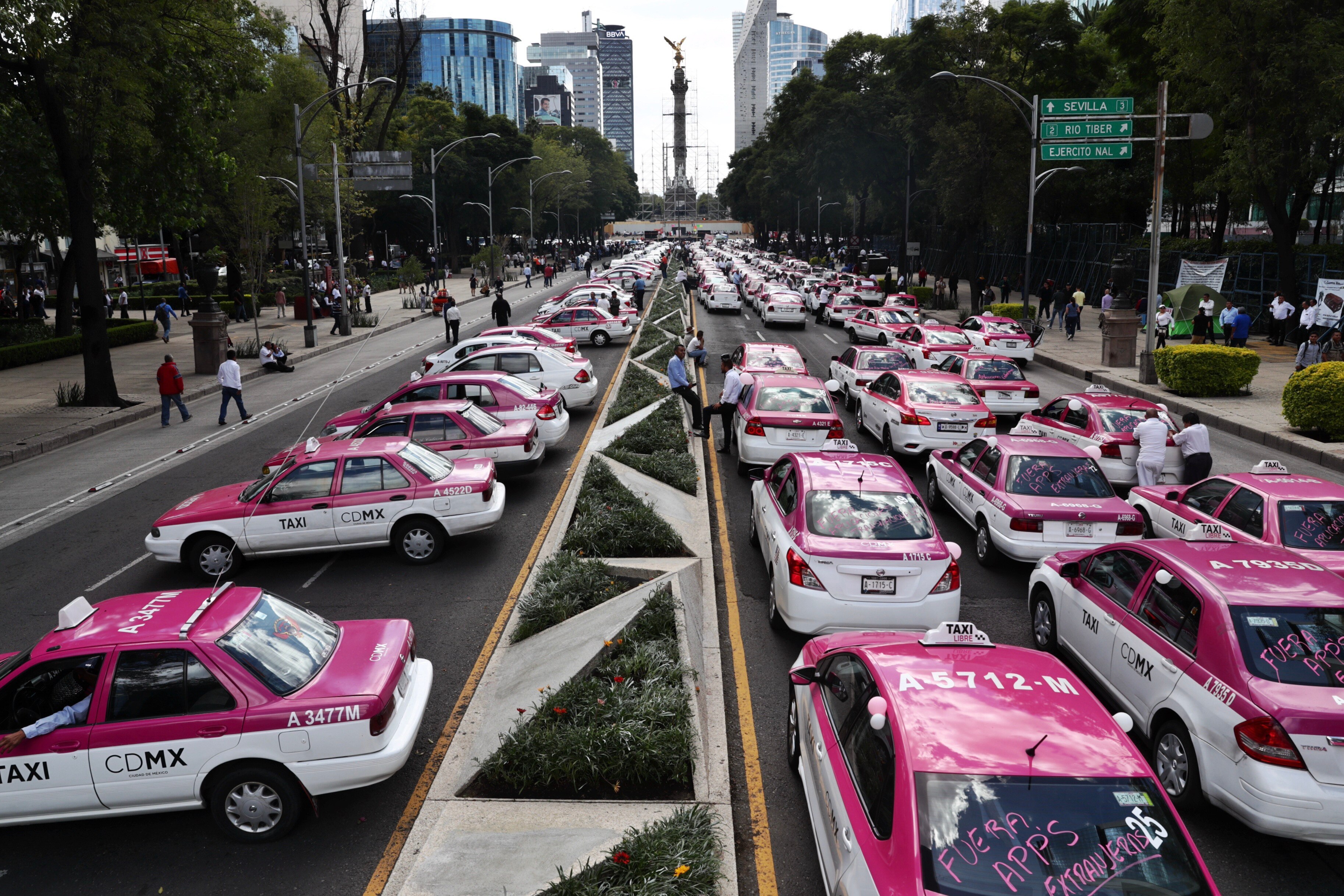 Segob confirma acuerdo con taxistas; asegura que levantarán bloqueos