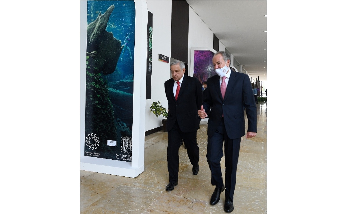 AMLO arriba al Centro de Convenciones de SLP para reunirse con gobernadores