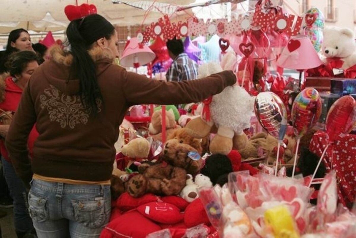 Se prepara comercio establecido para ventas del 14 de febrero