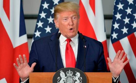 México tiene que "hacer más para frenar la invasión" de migrantes a EU: Trump