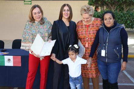 Entregan primeras actas de nacimiento en sistema Braille