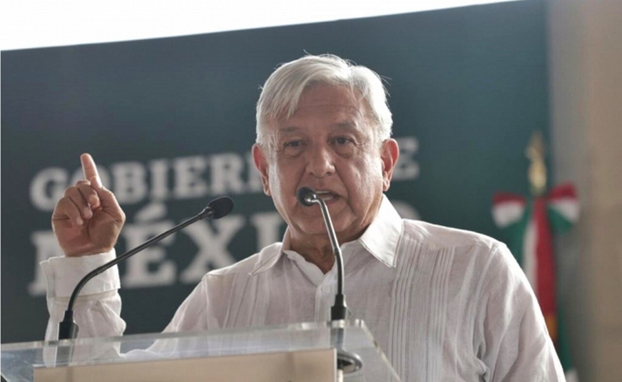 Pide AMLO a maestros en Michoacán no ser rebeldes sin causa
