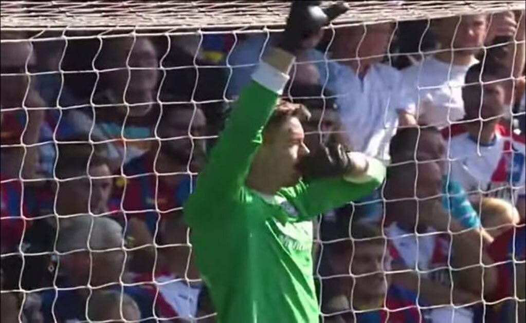 Investigan a portero del Crystal Palace por saludo nazi