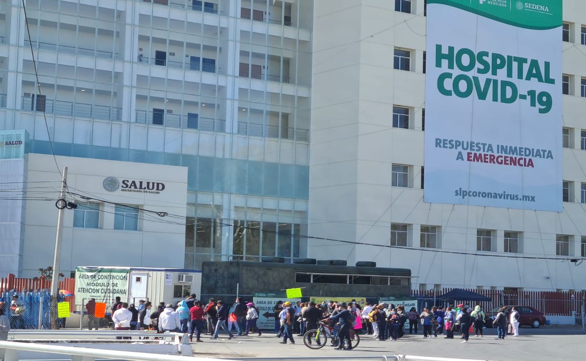 Empleados del Hospital Central realizan bloqueos en la Glorieta González Bocanegra