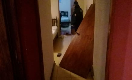 Asesinan a joven en su departamento