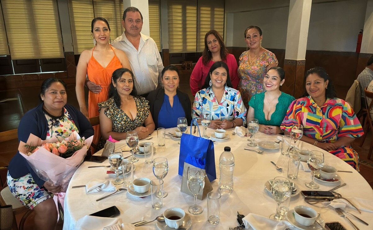 Gobierno de SLP reconoce a educadores de la Huasteca por sus años de servicio