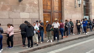 Desde niños hasta el abuelito, cientos hacen fila por álbumes del Mundial 2026 en SLP