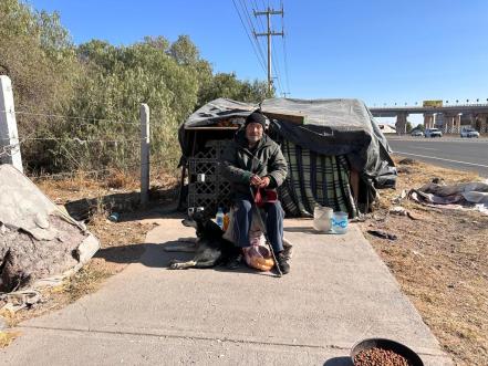 Don José y la familia Macías se conocen; ambos continúan buscando a su familia en SLP