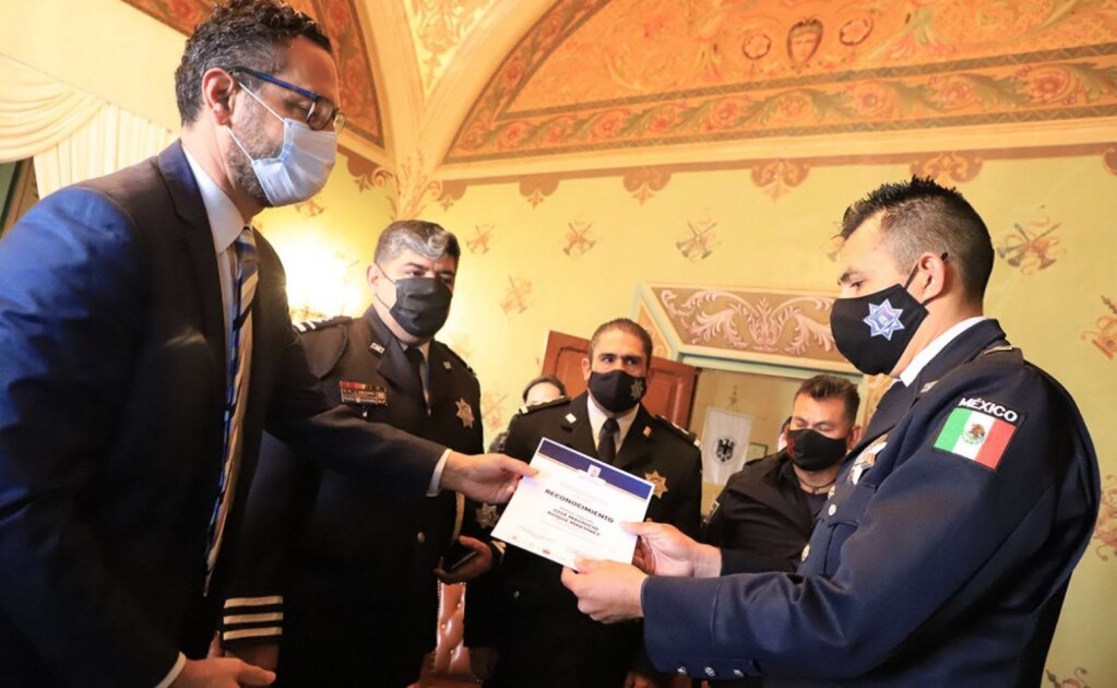 Ayuntamiento de SLP entrega reconocimientos a policías municipales