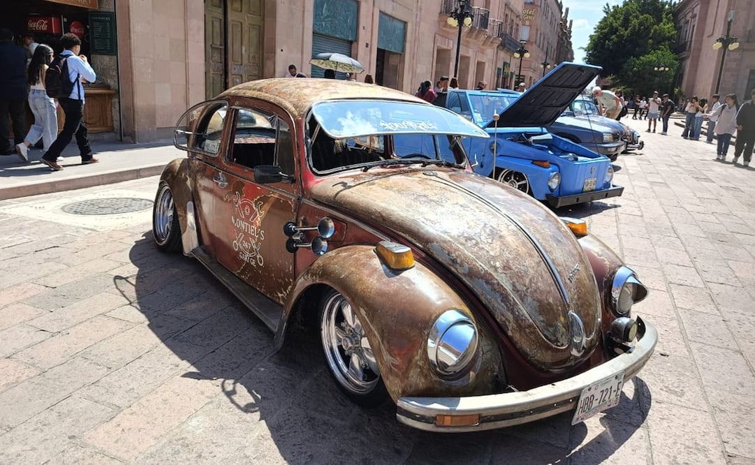 Volkswagen clásicos tomaron la Plaza de Armas de SLP. Fotos: Jazmín Ramírez