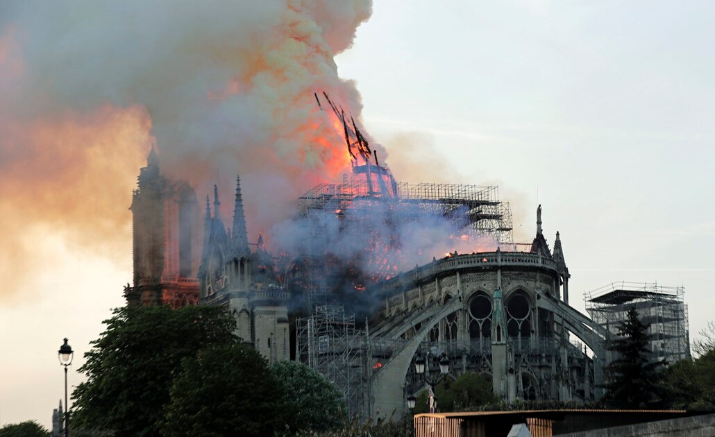 Estructura de la catedral de Notre Dame de París "está a salvo"