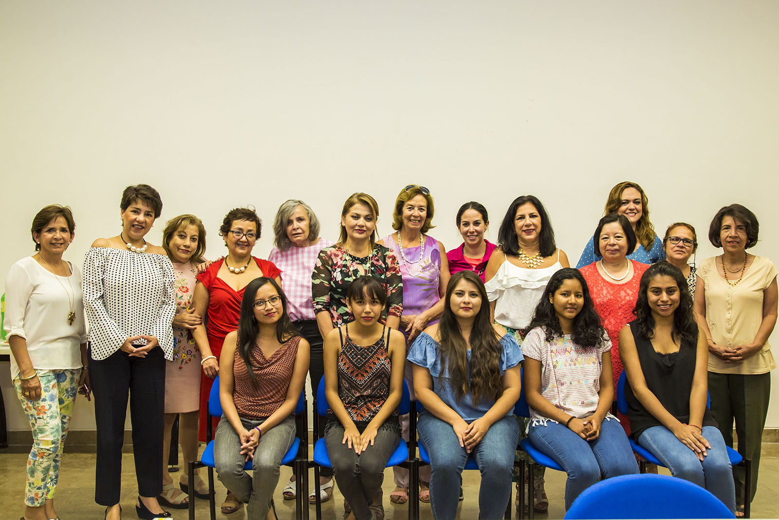 Concluye programa de becas para madres solteras