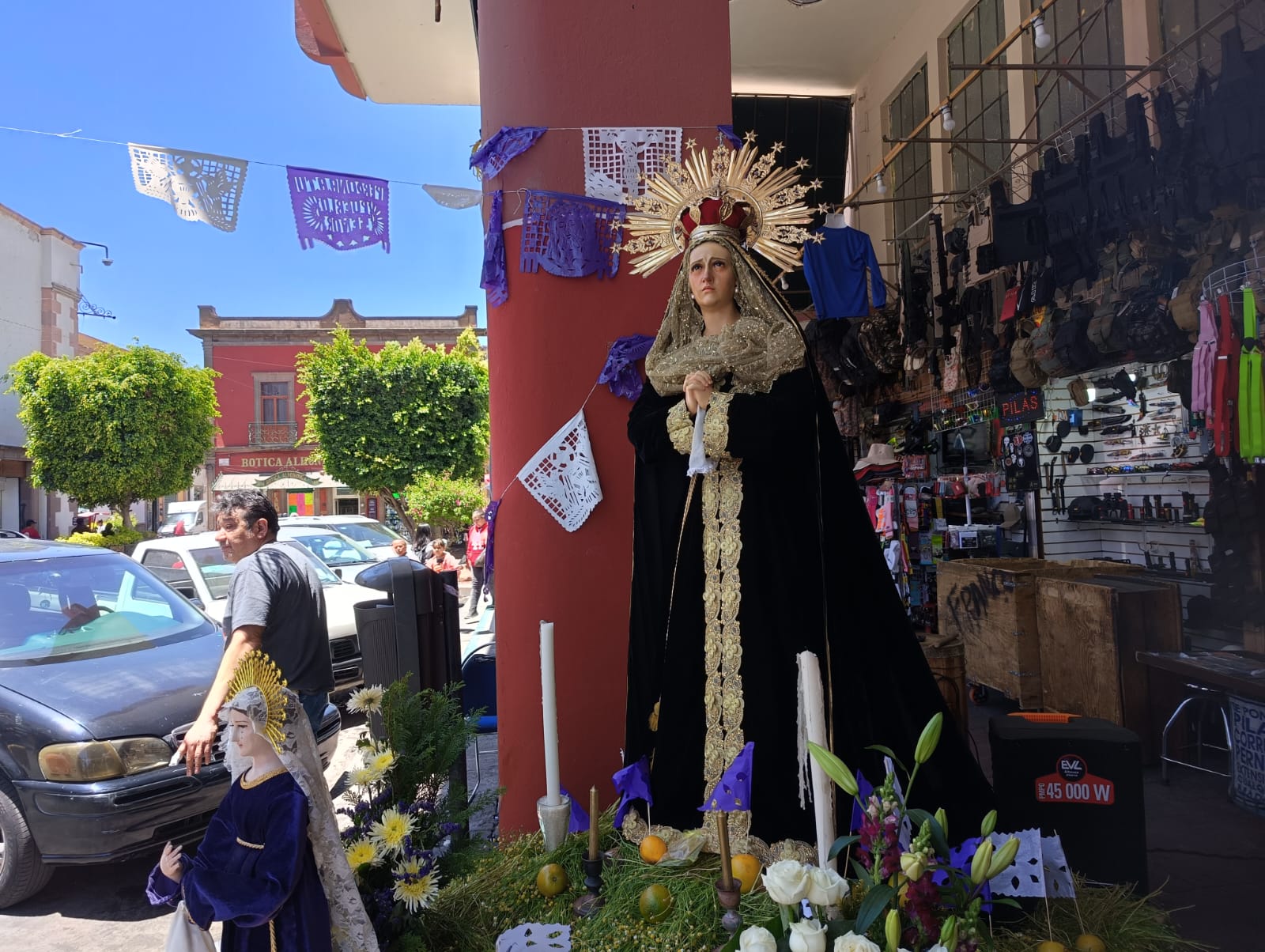 Altar de Dolores en el mercado Hidalgo de SLP