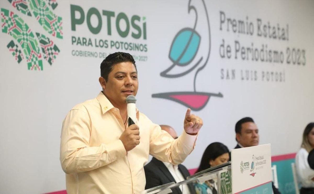 Ricardo Gallardo anuncia reforma integral al Premio Estatal de Periodismo