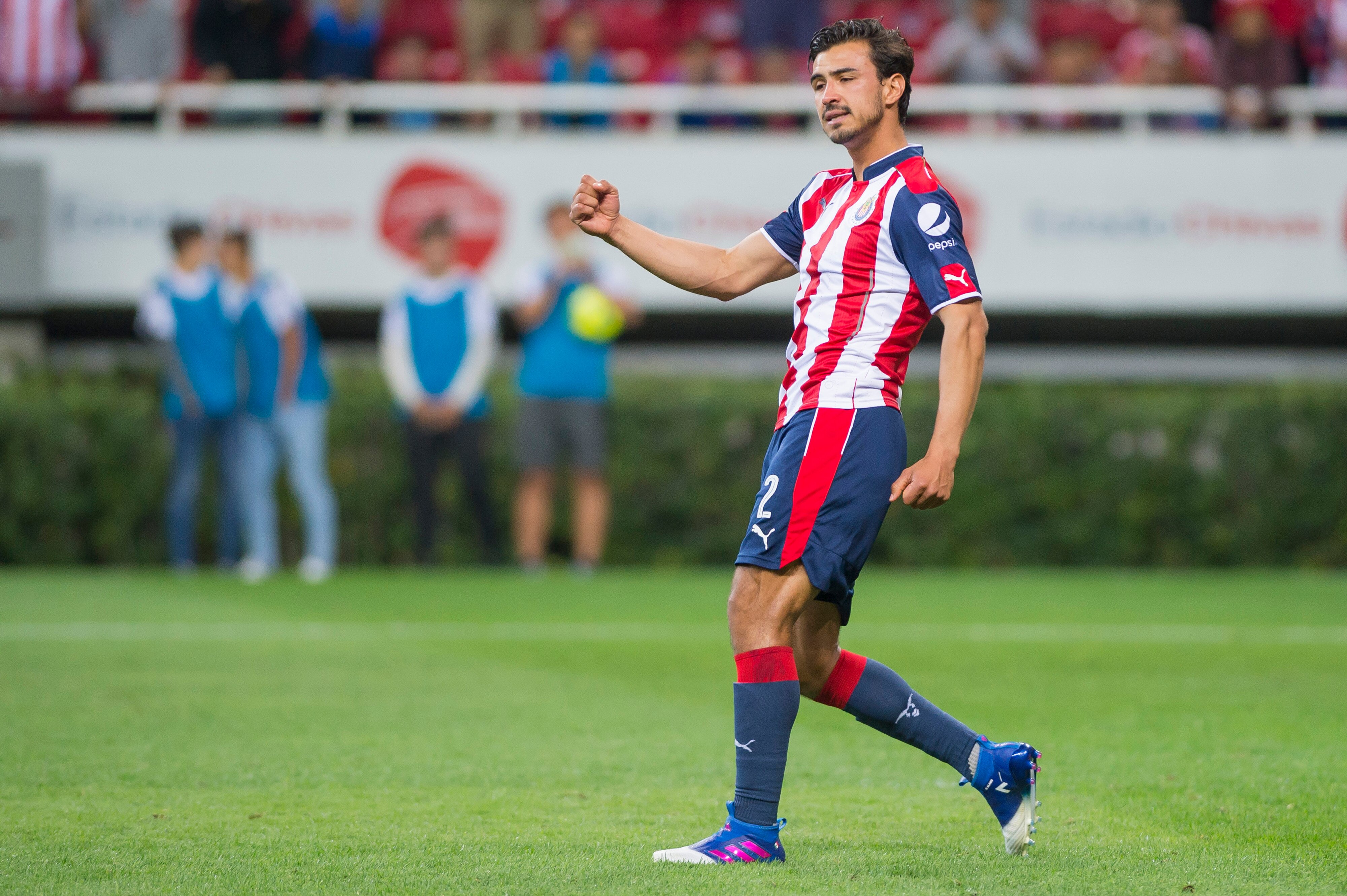 Oswaldo Alanís jugará con Chivas