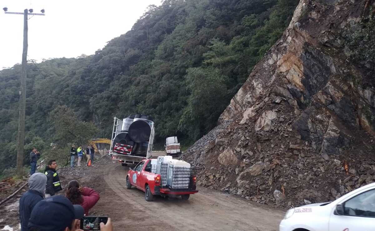Se reabre la circulación en carretera federal San Juan del Río-Xilitla, tras deslave. Foto: SICT Querétaro