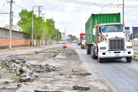 Baches y obras abandonadas amenazan productividad de la zona industrial de SLP, lamentan empresarios 