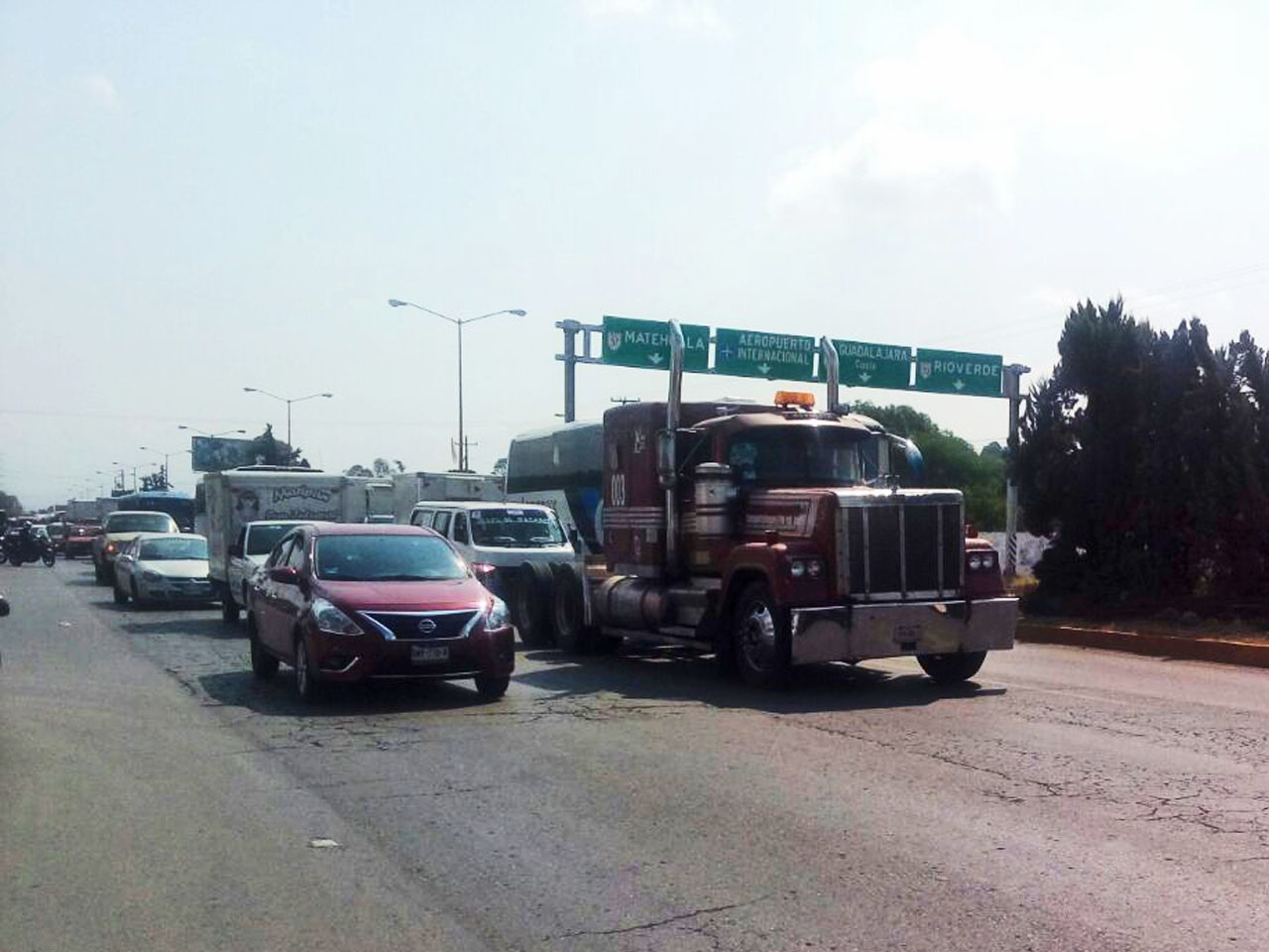 Inicia manifestación de transportistas Amotac