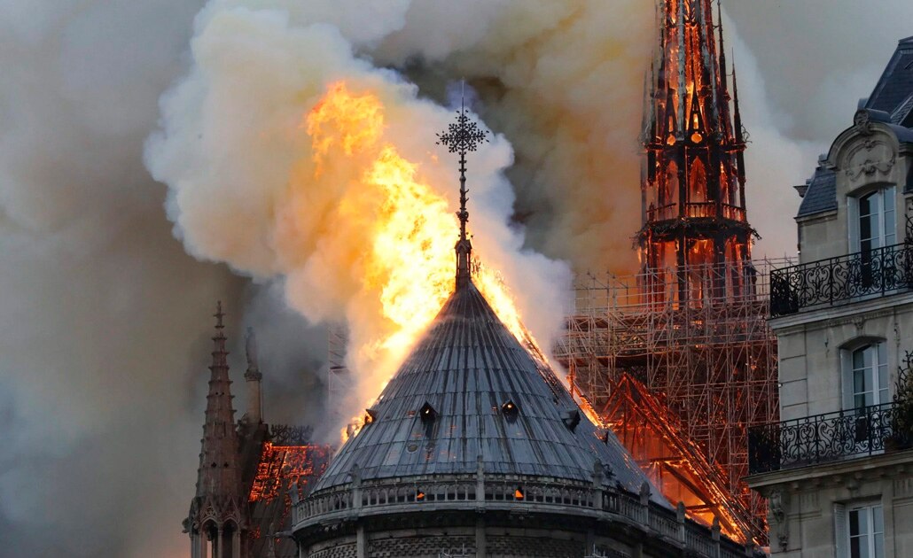 Incendio de Notre Dame es un "castigo divino", dicen periódicos serbios
