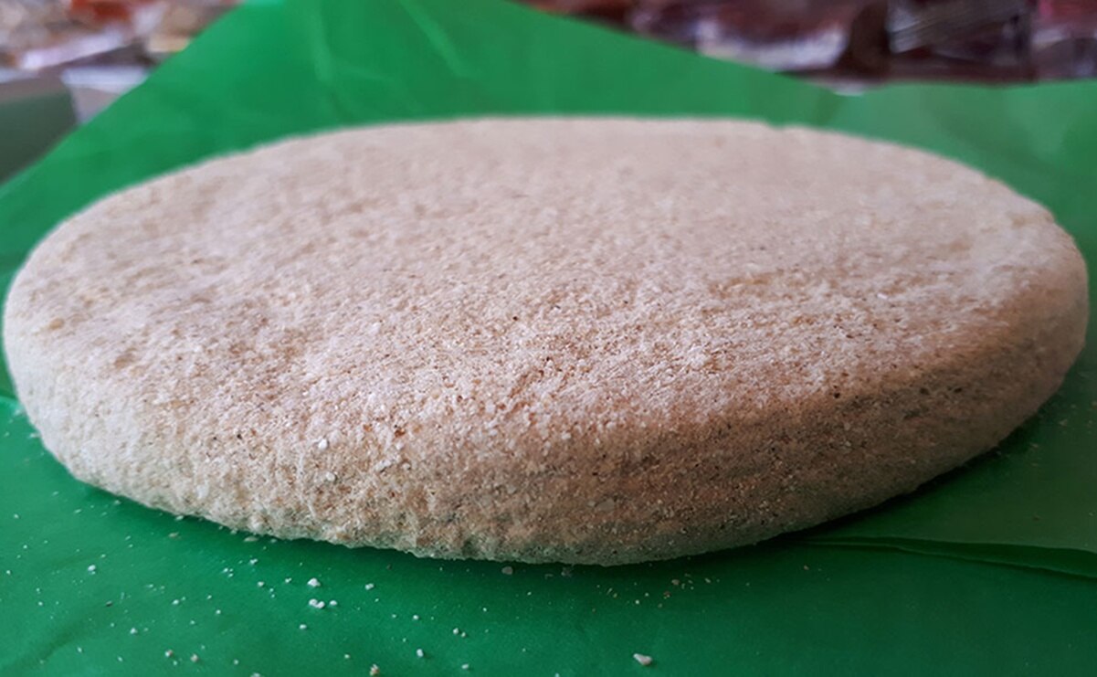 El ponteduro es un dulce típico de San Luis Potosí, hecho con maíz tostado y miel de piloncillo. Con raíces prehispánicas, este postre artesanal se mantiene vivo en las cocinas de Guadalcázar. Foto: Bite District.