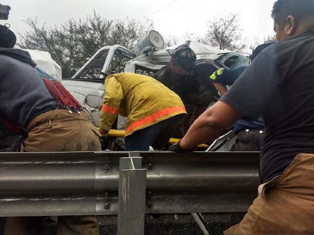 Reportan aparatoso accidente en carretera Rioverde