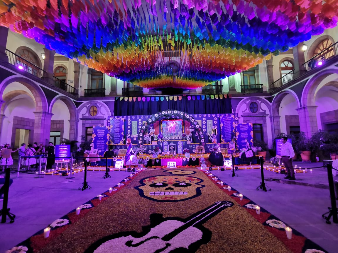 Inauguran altar de muertos en Palacio de Gobierno