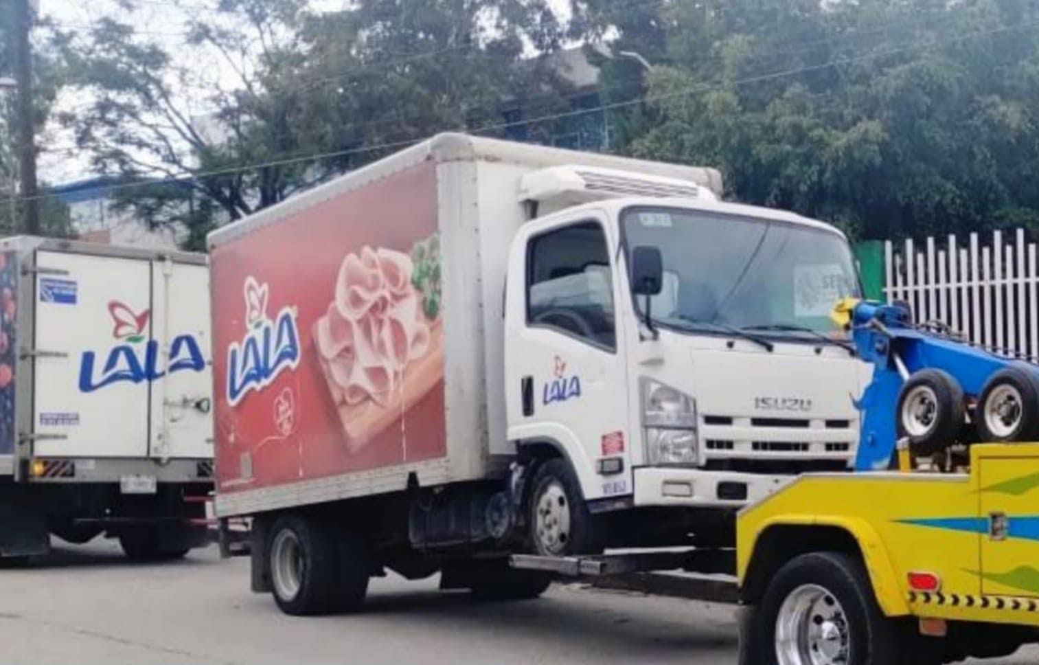 ¡Siguen los robos de autos! Con violencia se llevan camioneta repartidora en Centro Histórico de SLP