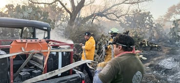 Incendio en Mexquitic bajo control, pero no extinguido; abren compuertas de presa 