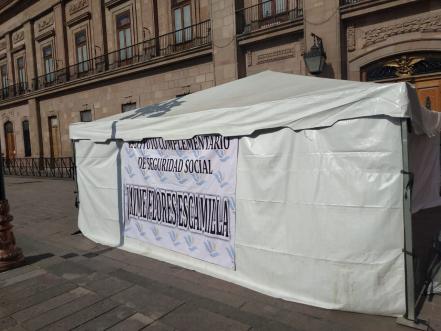 Policías instalan plantón contra SSPE a las afueras de Palacio de Gobierno