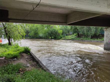 Cierre de vialidades e inundaciones en diversos puntos de la zona metropolitana de SLP tras intensas lluvias