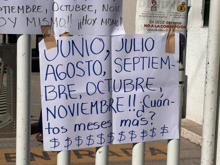 Maestros se manifiestan frente a SEGE en San Luis; "trabajamos de a gratis", reprochan
